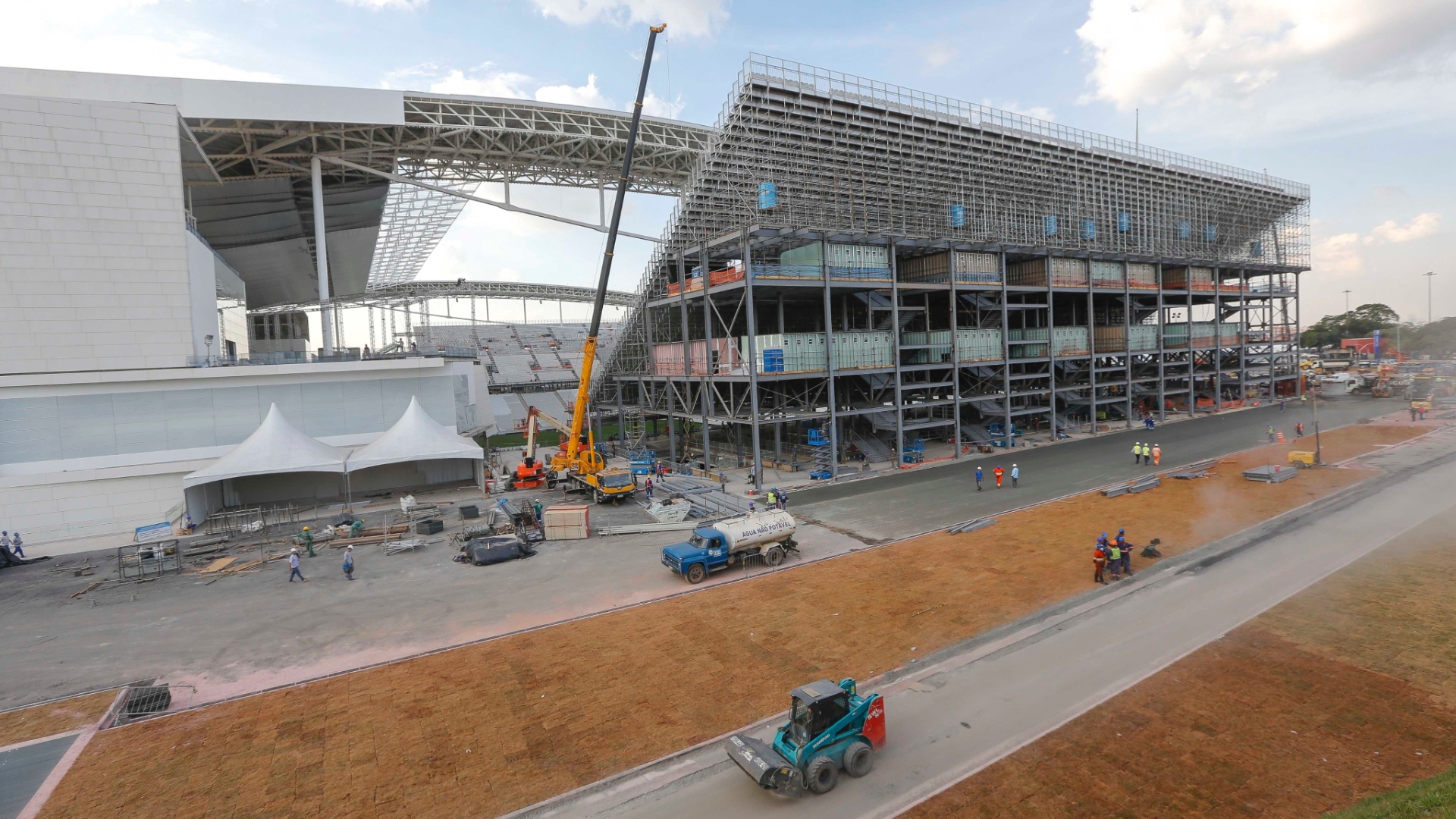 08.05.14 - Obras do Itaquerão no dia da visita da presidente Dilma Rousseff ao estádio de abertura da Copa do Mundo