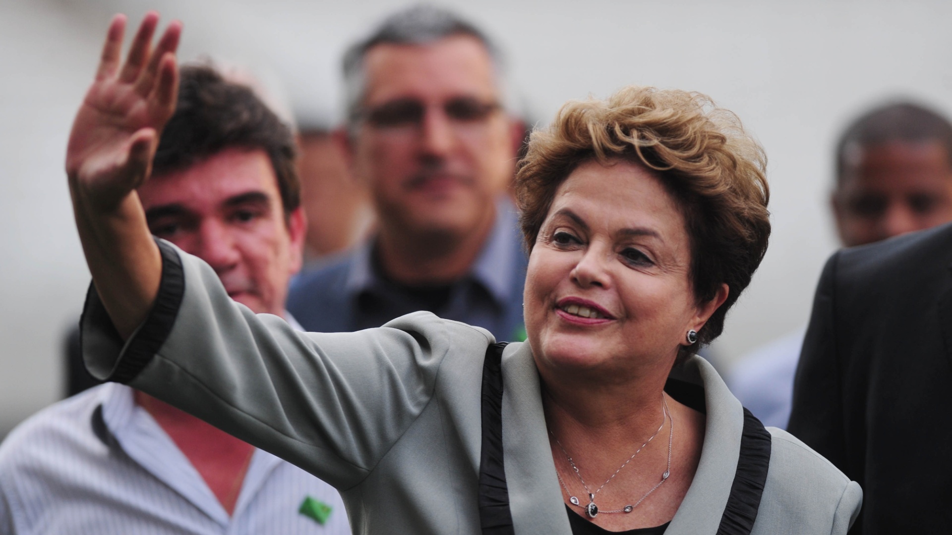 08.05.14 - Presidente Dilma Rousseff acena na visita ao Itaquerão nesta quinta