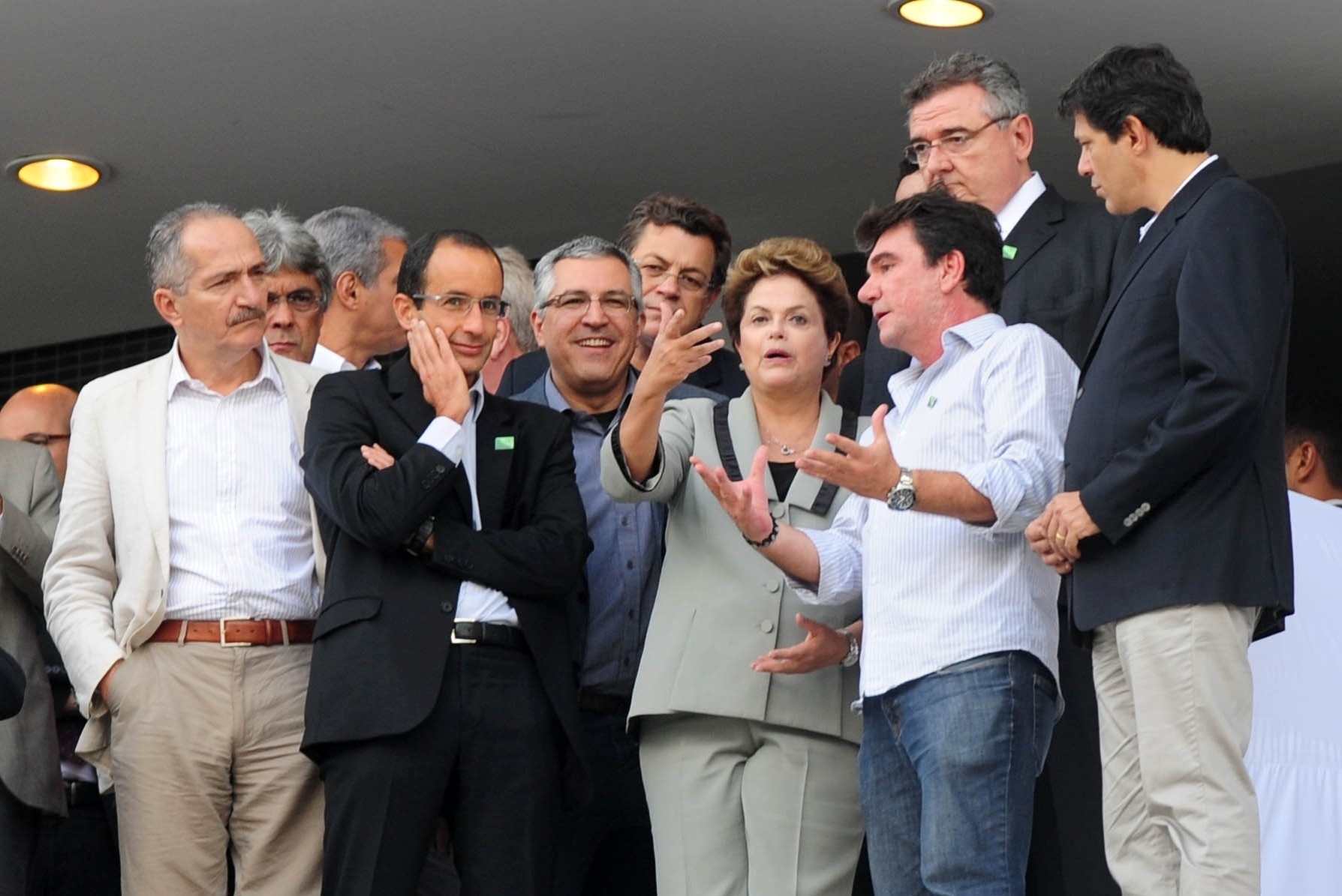 08.05.14 - Presidente Dilma Rousseff visita tribunas do Itaquerão ao lado de Aldo Rebelo, Alexandre Padilha, Fernando Haddad, Andrés Sanchez e Mário Gobbi