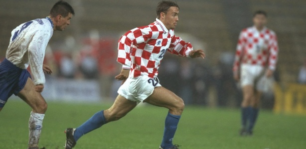 Dario Simic em ação pela Croácia contra a Bósnia em 1996