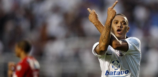 Cristian celebra gol do Corinthians em decisão contra o São Paulo, em 2009 - Eduardo Knapp/Folhapress
