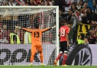 Goleiro do Sevilla se adianta em defesa de pênalti e é comparado a Ceni - AFP PHOTO / GIUSEPPE CACACE
