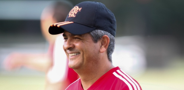 O técnico Ney Franco não sabe quem será o substituto do zagueiro Roger Carvalho - Gilvan de Souza/ Flamengo