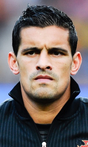 15.out.2013 - Ricardo Costa, de Portugal, fica perfilado antes da partida contra Luxemburgo pelas eliminatórias da Copa do Mundo-2014