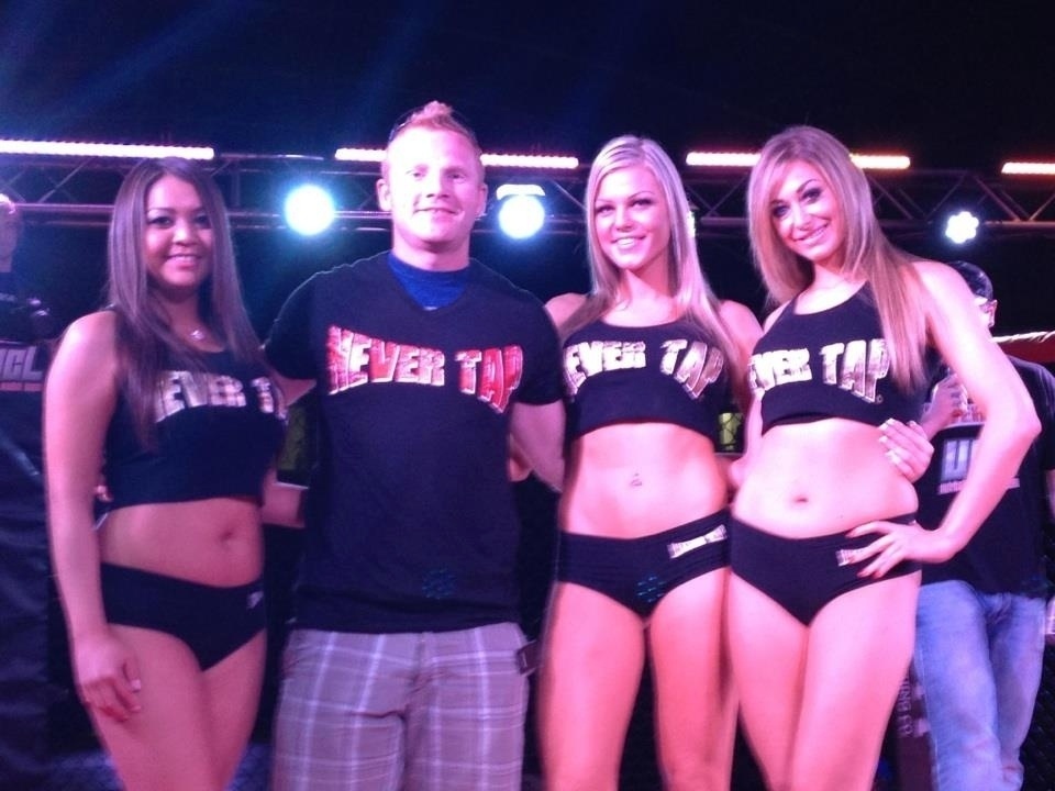 Alisha é modelo desde os 14 anos e recentemente foi a uma audição para se tornar ring girl. Deu certo e ela quer ir longe, chegando a grandes eventos de MMA - Arquivo Pessoal