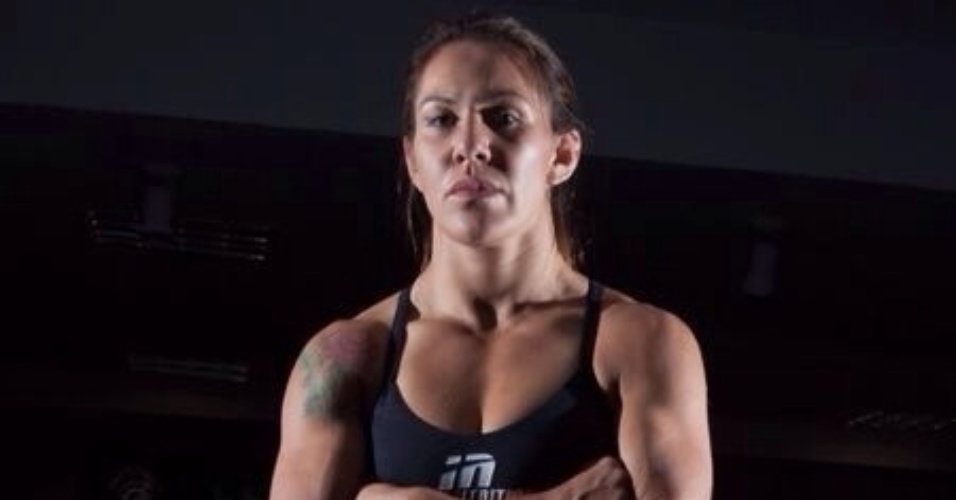 Cyborg disputa a Invicta. Para entrar no UFC, ela precisa descer de categoria, o que requer super regime. - Arquivo Pessoal/Cris Cyborg