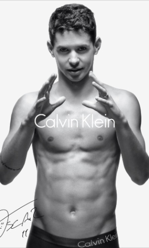 Oscar faz ensaio de cueca para a Calvin Klein