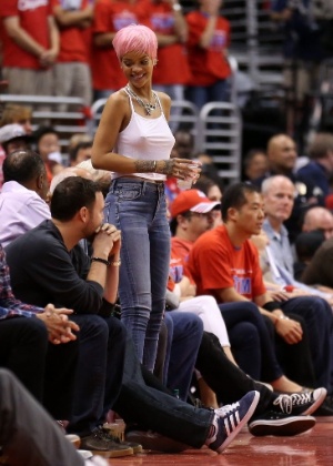 Rihanna acompanhou o jogo entre Los Angeles Clippers e Oklahoma City Thunder