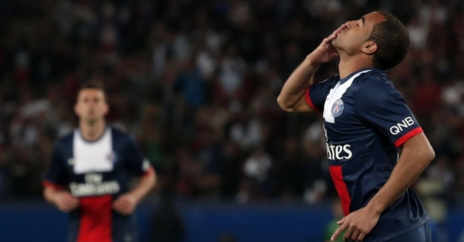 Lucas, do Paris Saint-Germain, comemora ao marcar gol contra Montpellier durante o Campeonato Francês
