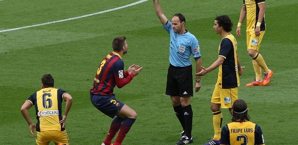O defensor Gérard Piqué, que completou seis temporadas no Barcelona, renova com clube até 2019 - QUIQUE GARCIA/ AFP