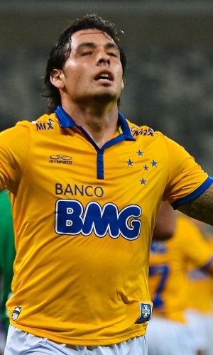Ricardo Goulart fez dois gols na vitória do Cruzeiro