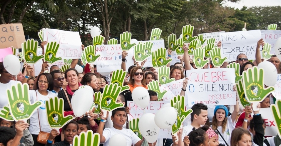 Protesto reúne mil no Itaquerão contra a exploração sexual infantil