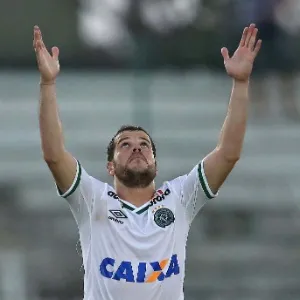 Tiago Luís celebra o gol marcado no fim do jogo entre Atlético-PR x Chapecoense - Heuler Andrey/Getty Images