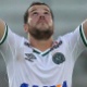 Tiago Luís celebra o gol marcado no fim do jogo entre Atlético-PR x Chapecoense - Heuler Andrey/Getty Images