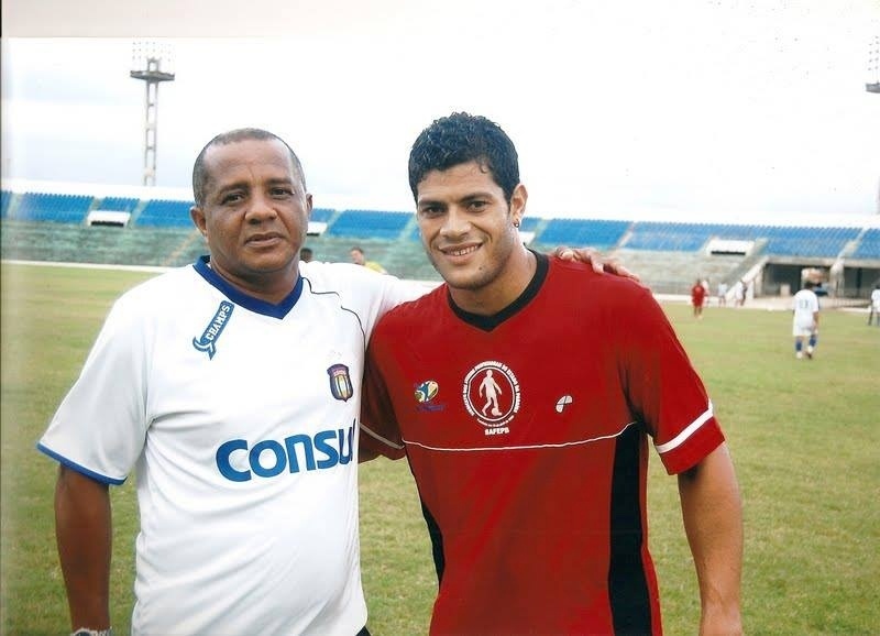 Hulk e seu primeiro treinador, o técnico Mano, que o descobriu em Campina Grande, na Paraíba