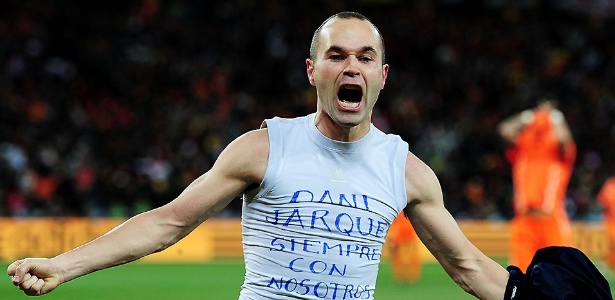 Cover image for Iniesta pede calma após tropeço da Espanha na Copa e lembra reação em 2010