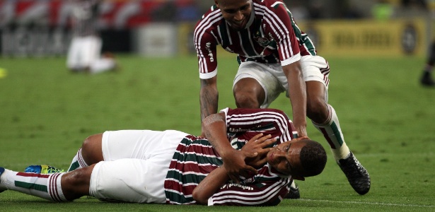 Walter "deitou e rolou" na comemoração de seu último gol pelo Flu, em maio de 2014 - Nelson Perez/Fluminense FC