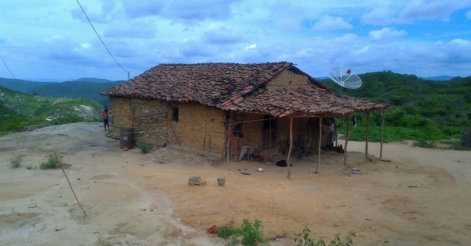 As antenas parabólicas destoam das casas simples em Cafundó