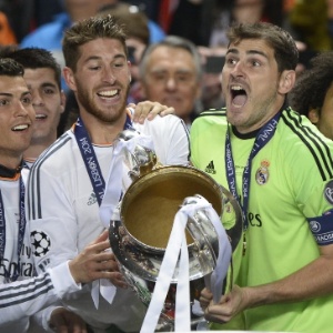 Cristiano Ronaldo, Sérgio Ramos e Iker Casillas seguram a taça da Liga dos Campeões