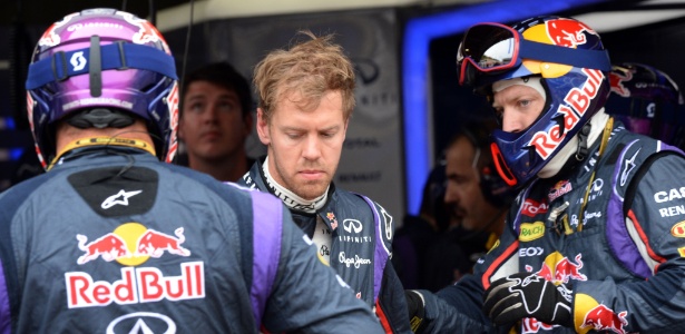 Sebastian Vettel faz cara de poucos amigos após abandonar por problemas mecânicos no carro - AFP PHOTO / POOL / BORIS HORVAT