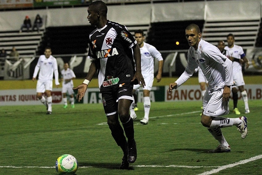 27.mai.2014 - Vasco e Bragantino duelam pela Série B do Brasileiro em Bragança Paulista - Marcelo Sadio/vasco.com.br