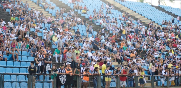 Torcida acompanha treino do Atlético-MG no estádio Ipatingão, no Vale do Aço - Araceli Souza/Atlético-MG/Divulgação