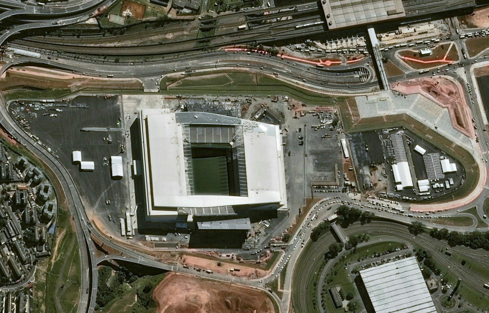 Imagem do estádio Itaquerão vista do espaço, captada por satelíte