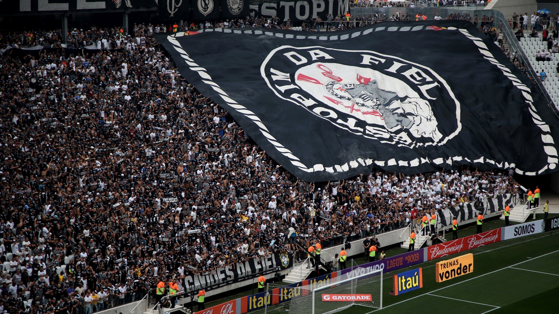 Itaquerão: detalhe para torcida do Corinthians na arquibancada do estádio
