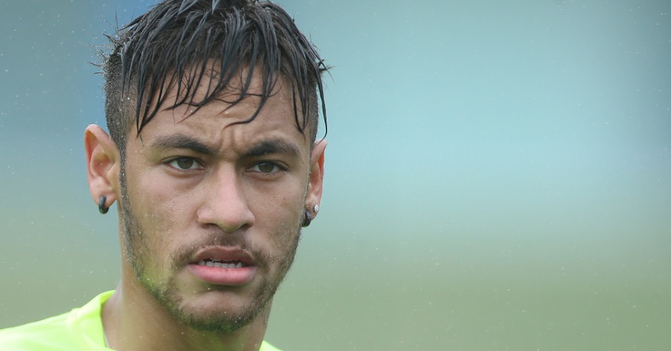Neymar faz primeiro treinamento com bola com a seleção brasileira na Granja Comary