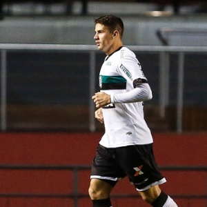 29.05.14 - O atacante Everaldo comemora o gol marcado na partida contra o Flamengo pelo Campeonato Brasileiro - Miguel Schincariol/Getty Images