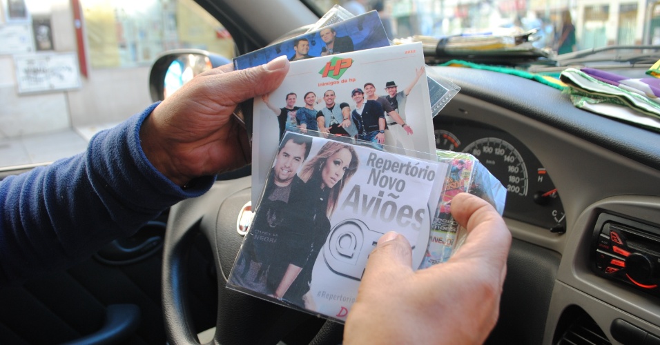 Além de ganhar de amigos, Ruperto pesquisa na Internet os lançamentos da música brasileira e encomenda CDs