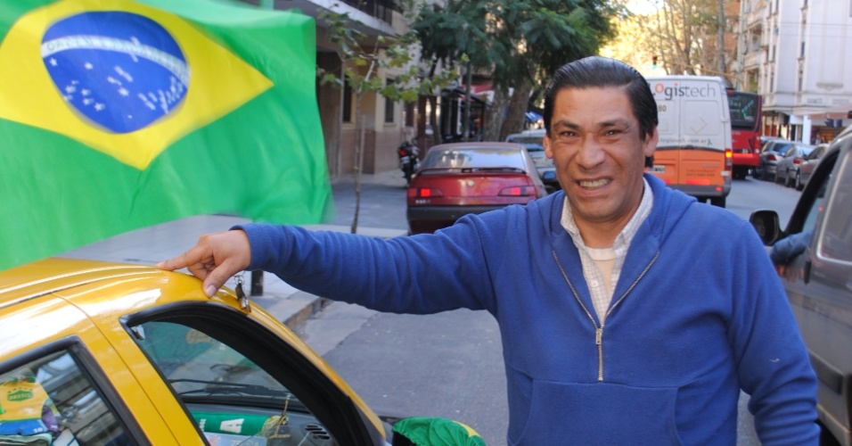 Ruperto diz que colocará uma bandeira argentina no táxi junto com a brasileira para não perder clientes