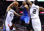 Spurs atropelam Thunder, mas Duncan sofre com chute nas 'partes baixas'