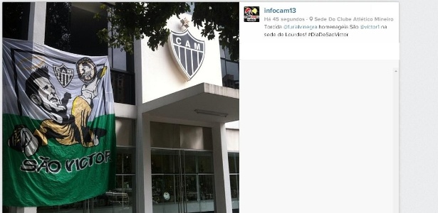 Torcida do Atlético leva bandeira de Victor para a porta da sede do clube - Reprodução/Instagram