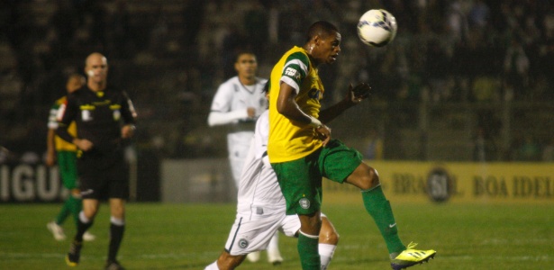 Dener, do Coritiba, fica emprestado à Chapecoense até o fim de 2015 - Alan Pedro/Getty Images