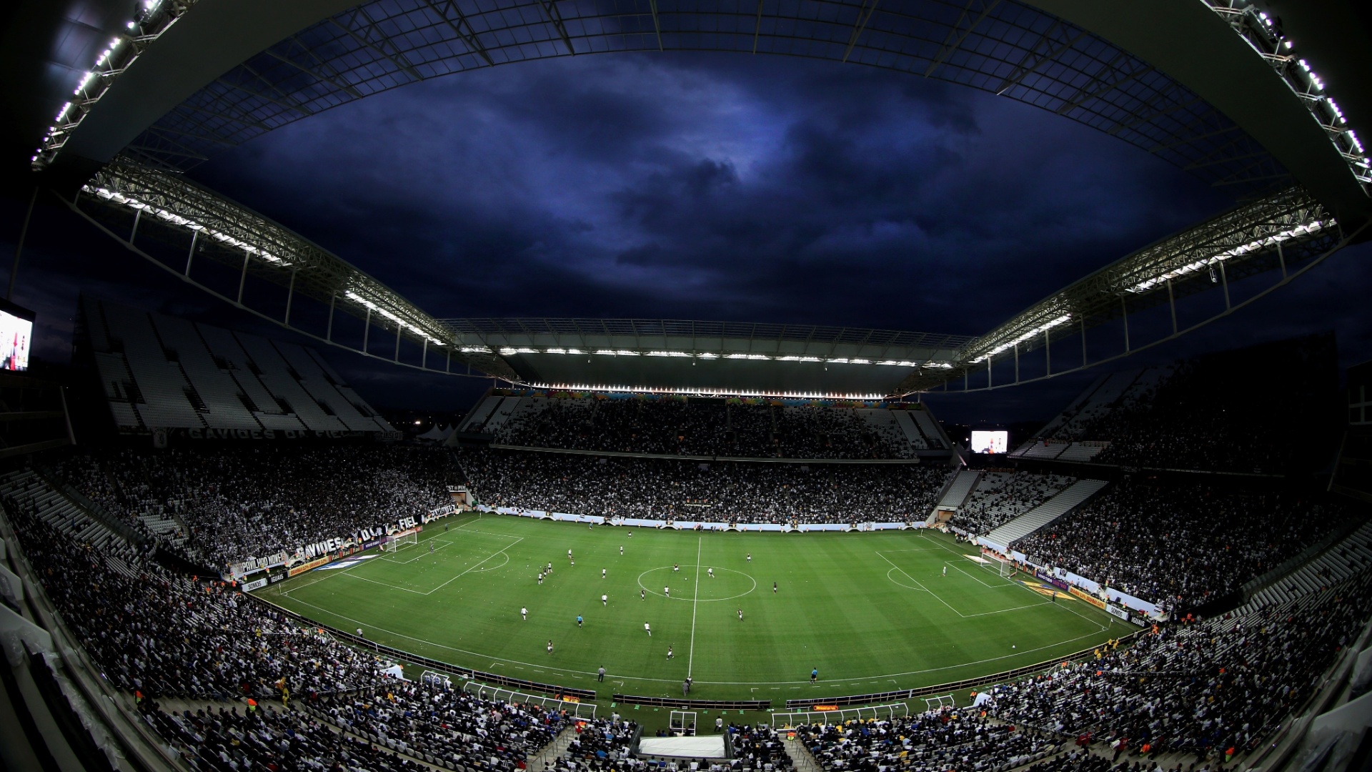 01. jun. 2014 - Itaquerão é visto em imagem panorâmica durante Corinthians e Botafogo