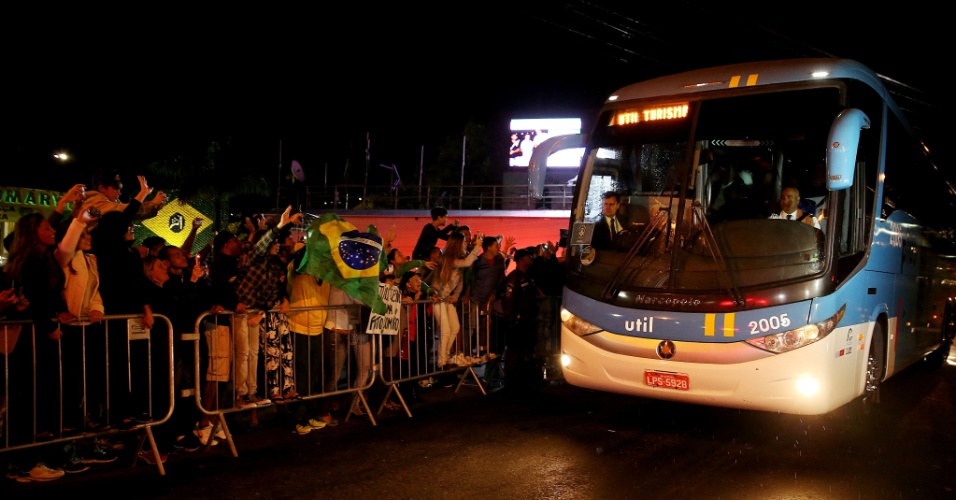 1.jun.2014 - Seleção deixa Granja Comary em direção ao Rio de Janeiro, de onde sairá para Goiânia, local do amistoso contra o Panamá terça-feira
