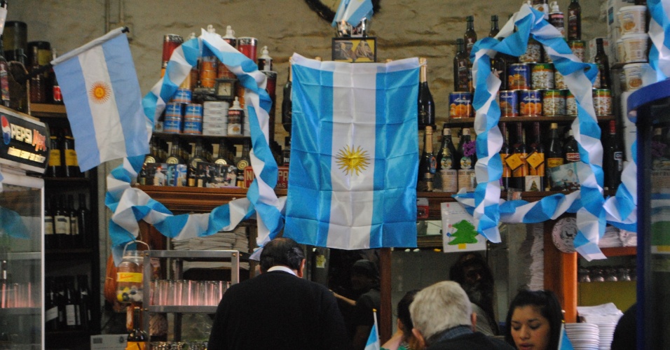 Balcão do Clube Eros, no tradicional bairro de Palermo, também já está preparado para os jogos da seleção argentina