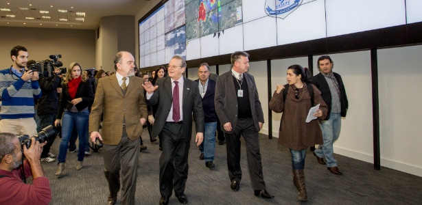 Governador do RS,Tarso Genro, visita o Centro Integrado de Comando e Controle