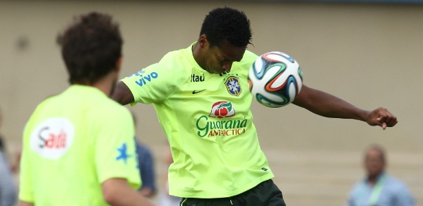 Jô defendeu a seleção brasileira na última Copa do Mundo - BRUNO DOMINGOS/MOWA PRESS