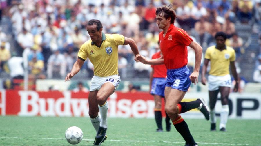 Elzo contra a Espanha; volante foi um dos melhores do Brasil na Copa - Bob Thomas/Getty Images