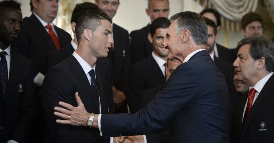 Presidente de Portugal,  Anibal Cavaco Silva, cumprimenta Cristiano Ronaldo