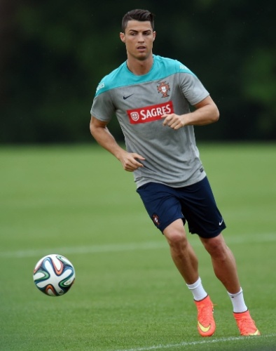 Cristiano Ronaldo participa de treino da seleção portuguesa nos Estados Unidos