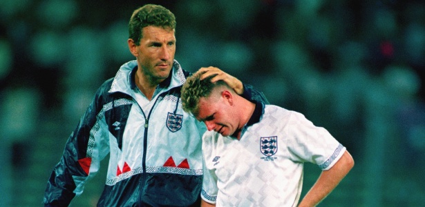 Paul Gascoigne (à dir.) participou da melhor performance da Inglaterra em Copas do Mundo, justamente em 1990 - David Cannon/Getty Images