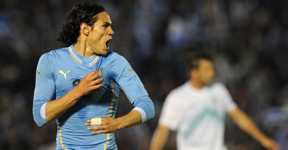 04.jun.2014 - Cavani vibra com gol do Uruguai sobre a Eslovênia em amistoso pré-Copa do Mundo