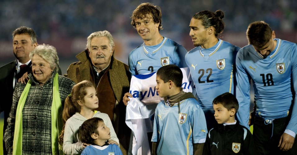 04.jun.2014 - Presidente uruguaio José Mujica compareceu ao Estádio Centenário para amistoso entre Uruguai e Eslovênia