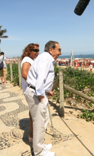Alcides Ghiggia participa de gravação em praia do Rio de Janeiro, em novembro de 2013