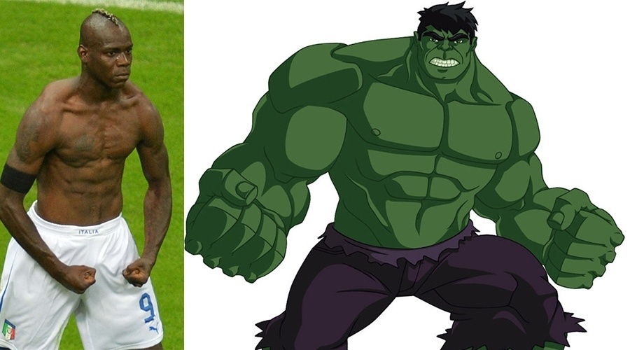 Balotelli mostra a força, assim como o personagem Hulk
