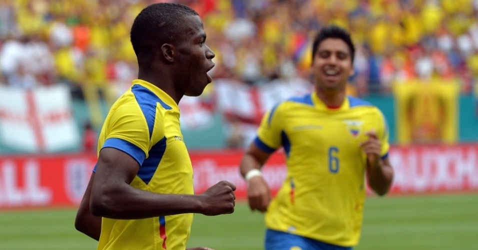 Enner Valencia comemora o seu gol, o 1° do Equador sobre a Inglaterra