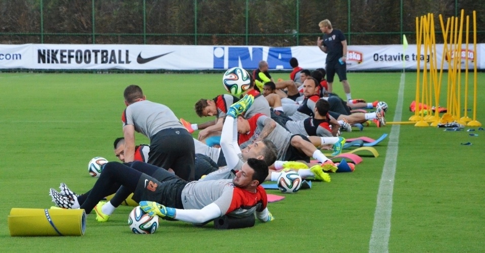 Jogadores da Croácia participam de atividade em preparação para a Copa do Mundo